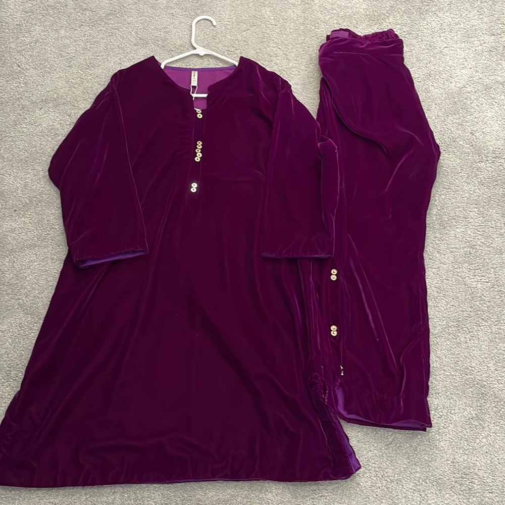 NWT ethnic Outfitters PK velvet top and pants 2pc